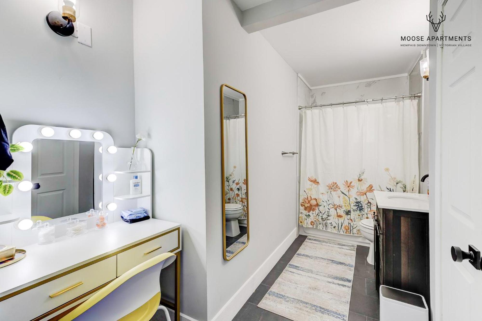 Апартаменты The Moose #9 - Brand New Luxe Modern Loft With Free Parking, King Bed & Fast Wifi Мемфис Экстерьер фото