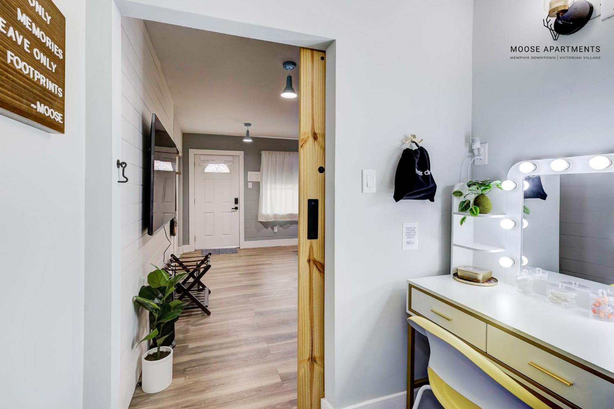 Апартаменты The Moose #9 - Brand New Luxe Modern Loft With Free Parking, King Bed & Fast Wifi Мемфис Экстерьер фото